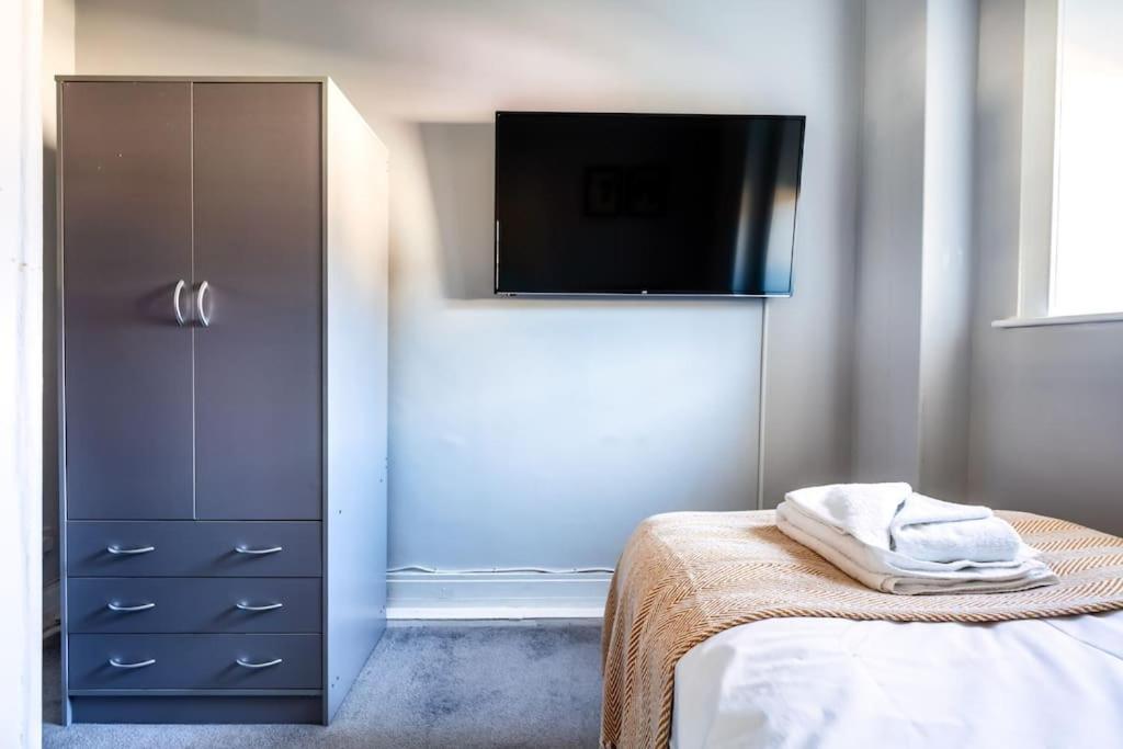 Kali Apartment - Spacious 3 Bed Apartment In Wishaw วิชอว์ ภายนอก รูปภาพ