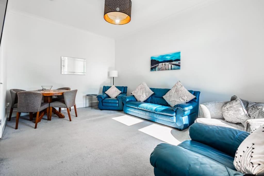 Kali Apartment - Spacious 3 Bed Apartment In Wishaw วิชอว์ ภายนอก รูปภาพ