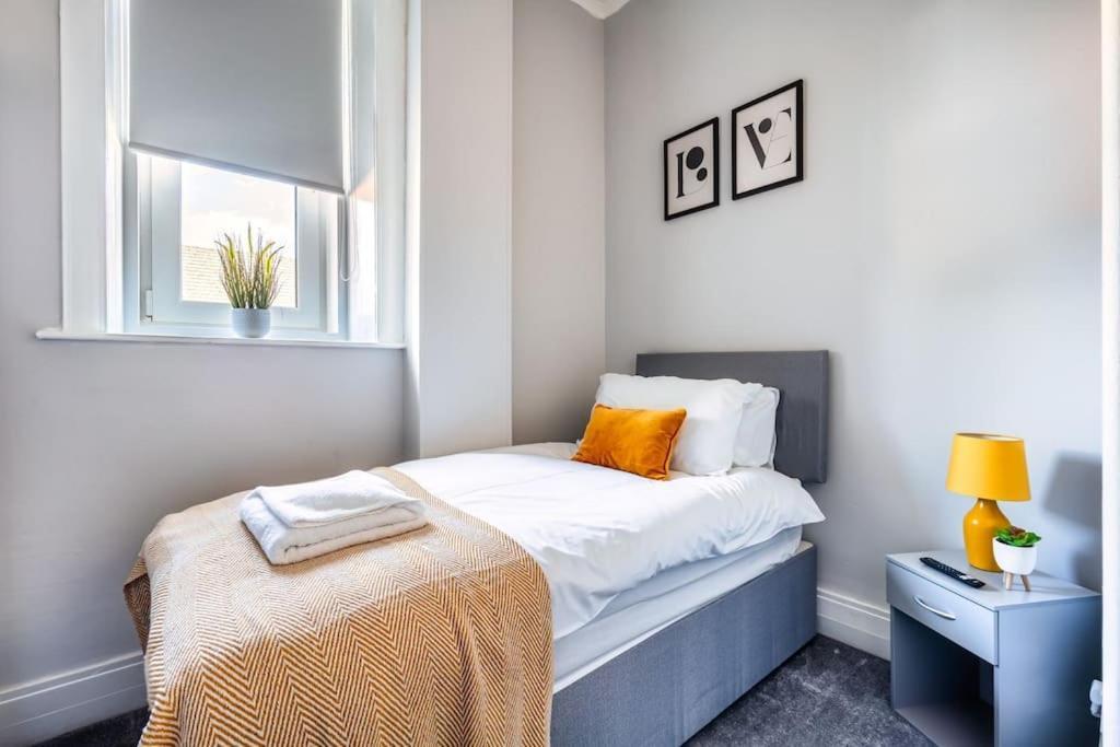 Kali Apartment - Spacious 3 Bed Apartment In Wishaw วิชอว์ ภายนอก รูปภาพ