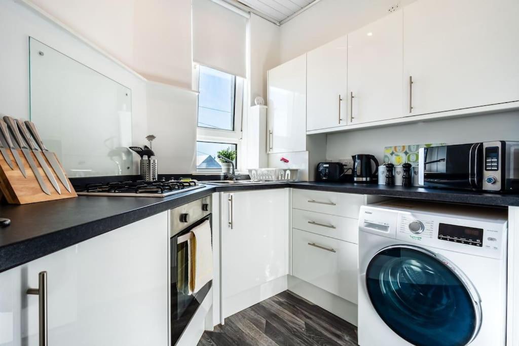 Kali Apartment - Spacious 3 Bed Apartment In Wishaw วิชอว์ ภายนอก รูปภาพ